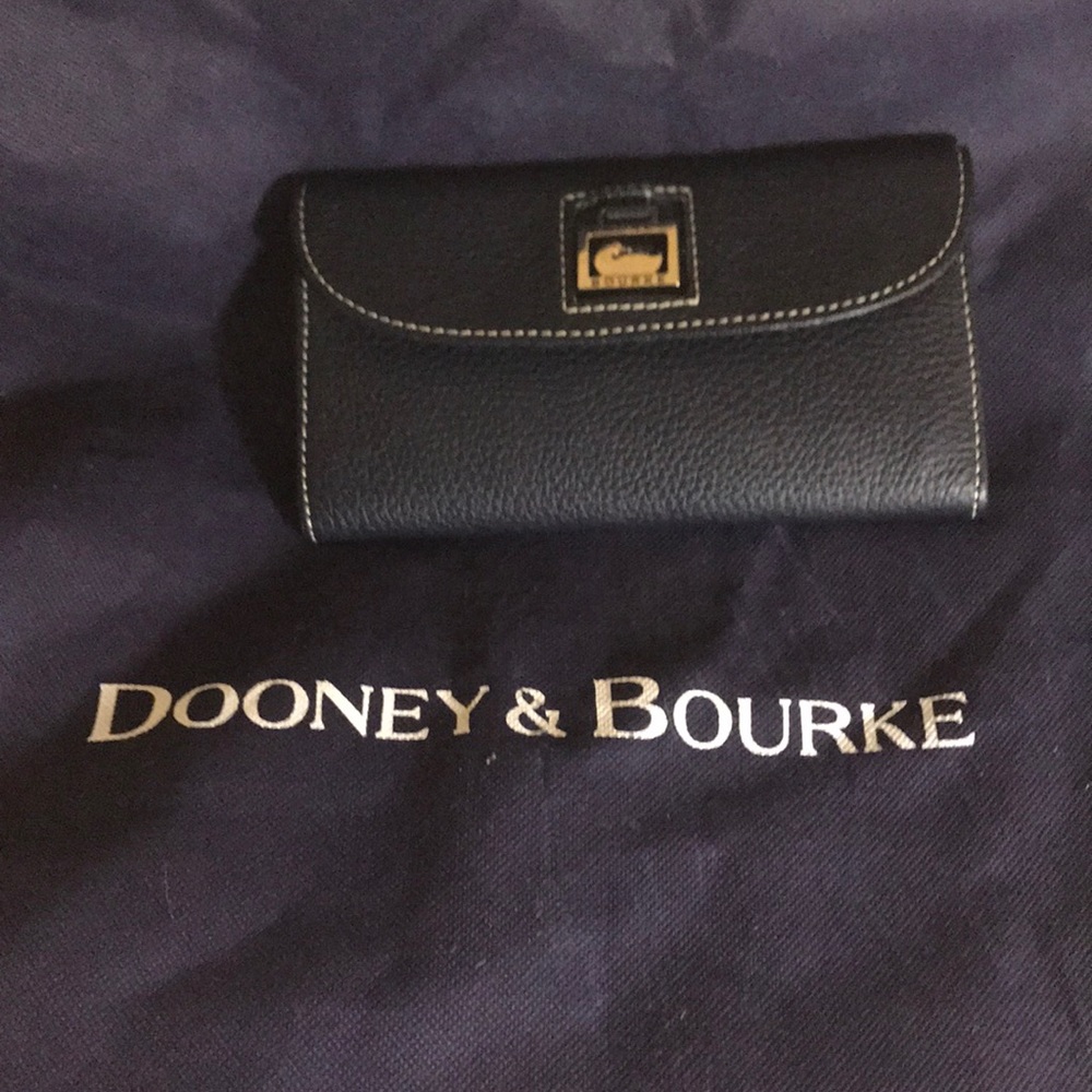 Dooney & Bourke wallet